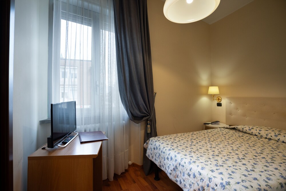 

Catania - Capannori - Hotel Bernardino