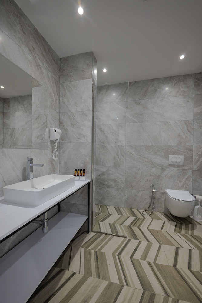 

Milano - Valona - Sea & Sand Hotel