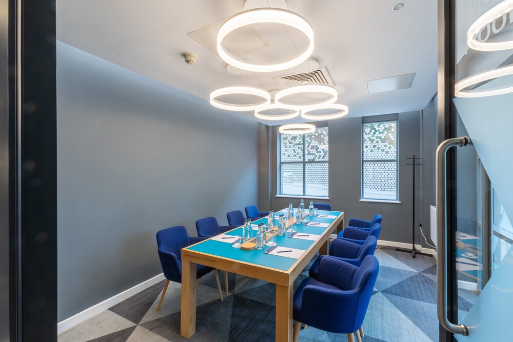 

Bologna - Croydon - Holiday Inn Express London - Croydon, an IHG Hotel