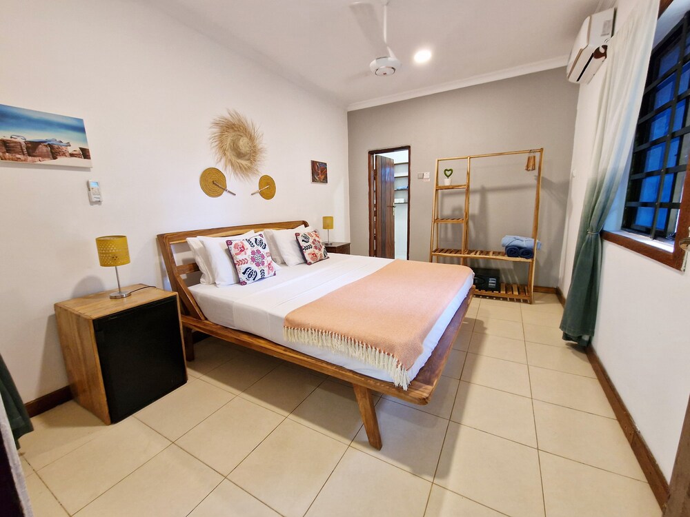 

Roma - Kizimkazi - Aya Beach Resort