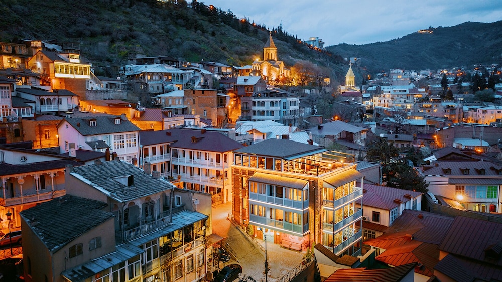 

Milano - Tbilisi - TbiliSee Hotel