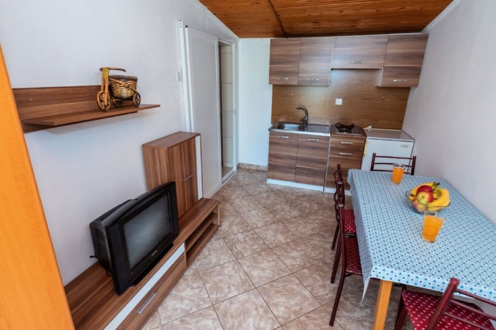 

Roma - Sutomore - Apartments Ivana
