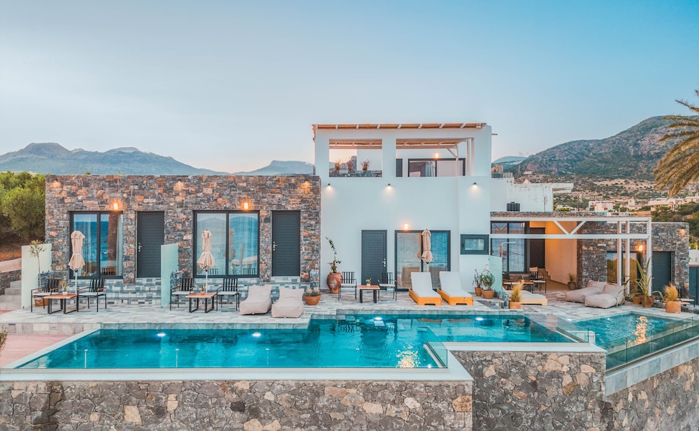 

Napoli - Makry Gialos - Plakakia Luxury Apartments