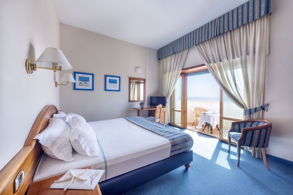 

Milano - Nettuno - Astura Palace Hotel