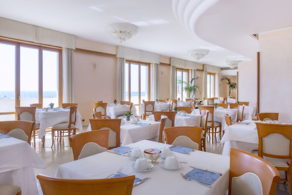 

Milano - Nettuno - Astura Palace Hotel