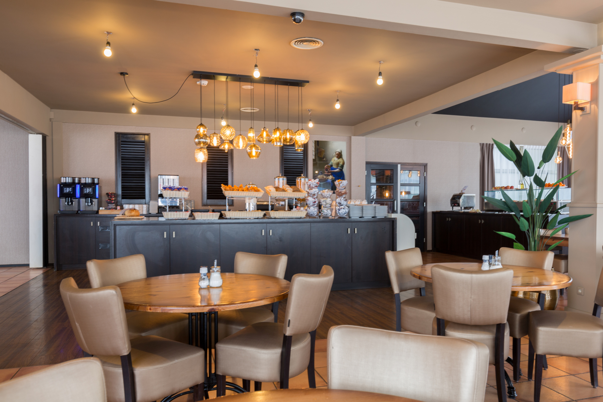 

Roma - Zwanenburg - New West Inn Amsterdam