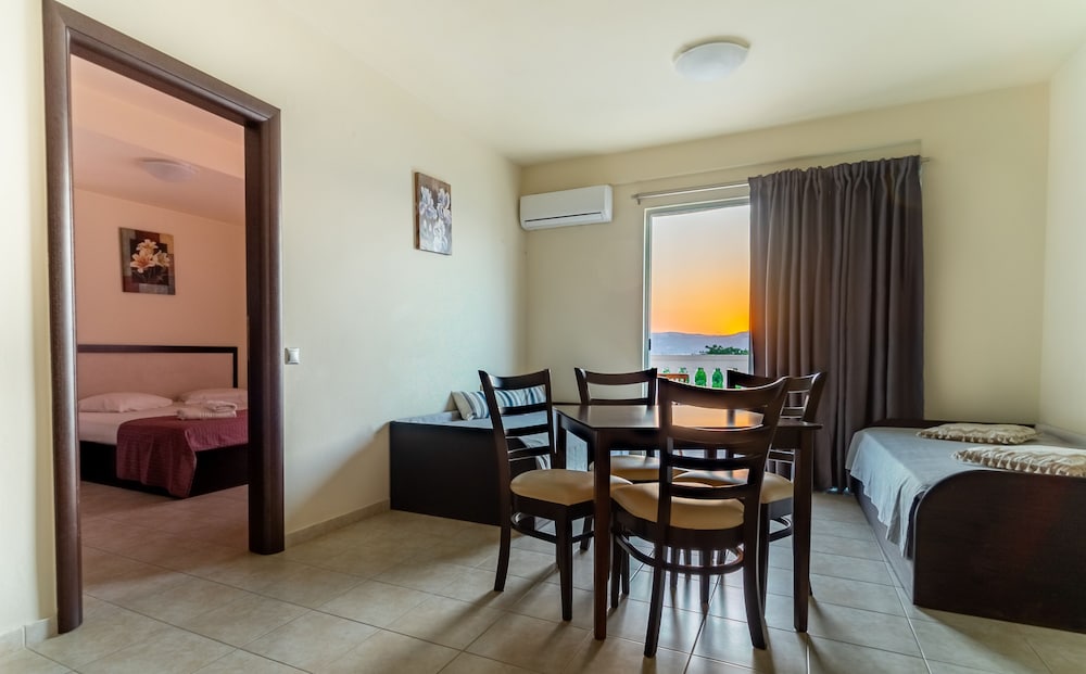 

Roma - Kolimbari - Golden Rose Suites