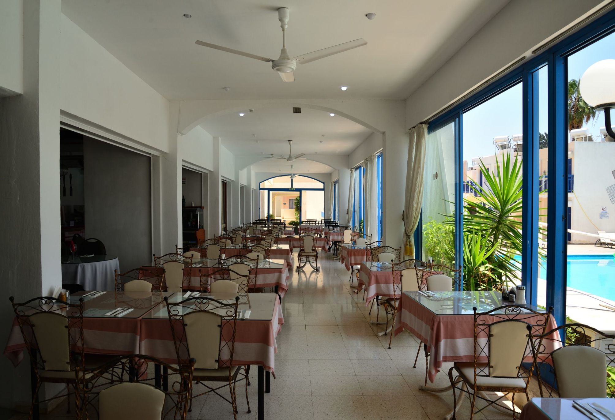 

Bari - Paphos - Paphiessa Hotel