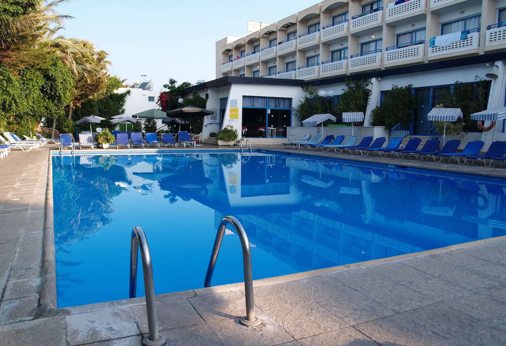 

Bari - Paphos - Paphiessa Hotel