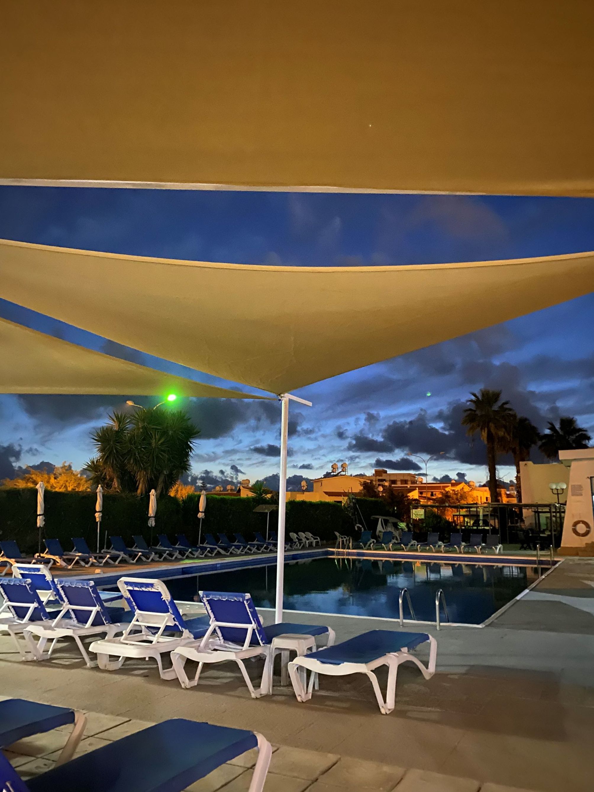 

Bari - Paphos - Paphiessa Hotel