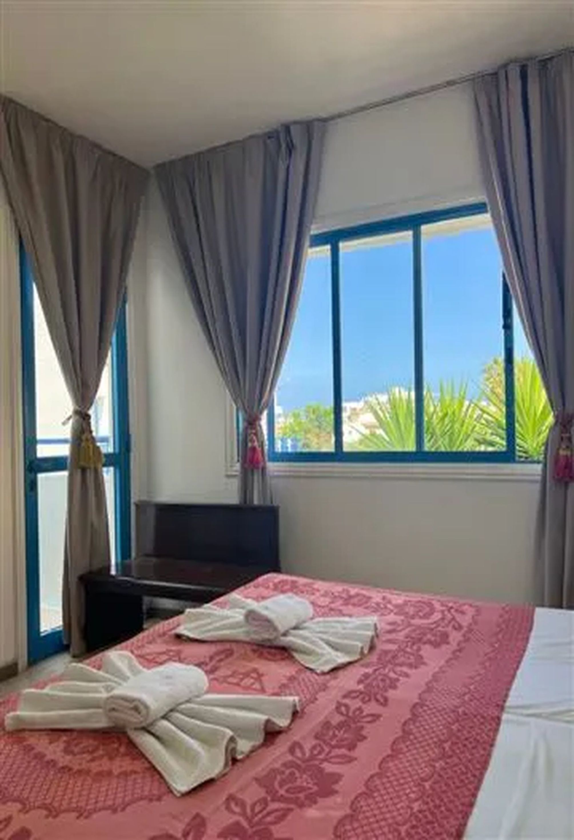 

Verona - Paphos - Paphiessa Hotel