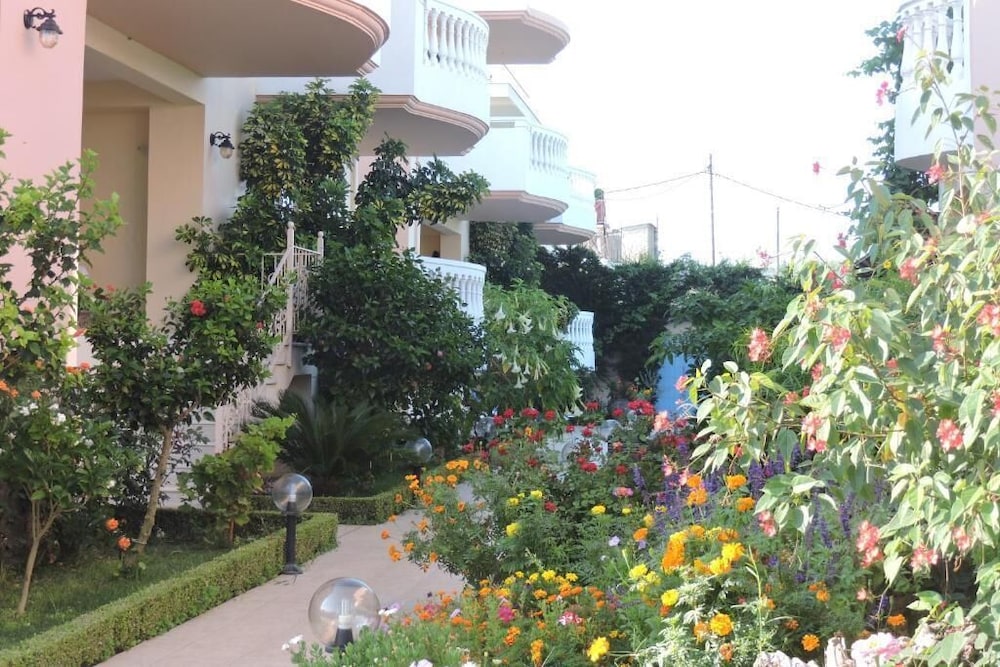

Roma - Kolimbari - Golden Rose Suites