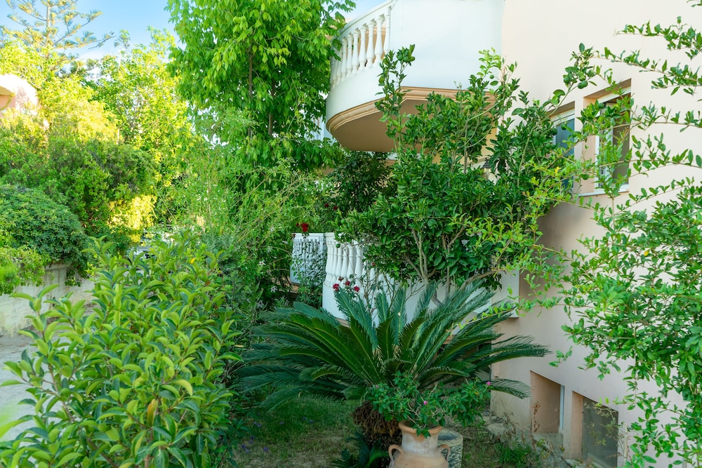 

Napoli - Kolimbari - Golden Rose Suites