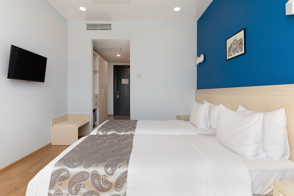 

Milano - Nizhnyaya Alekseyevka - Iveria Inn Hotel