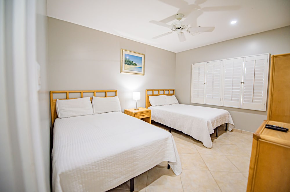 

Milano - George Town - Seven Mile Beach Resort & Club