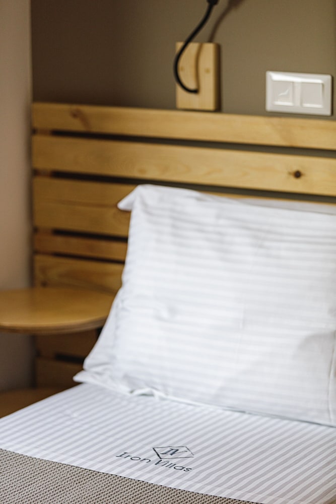 

Milano - Loutra - Iron Villas Crete