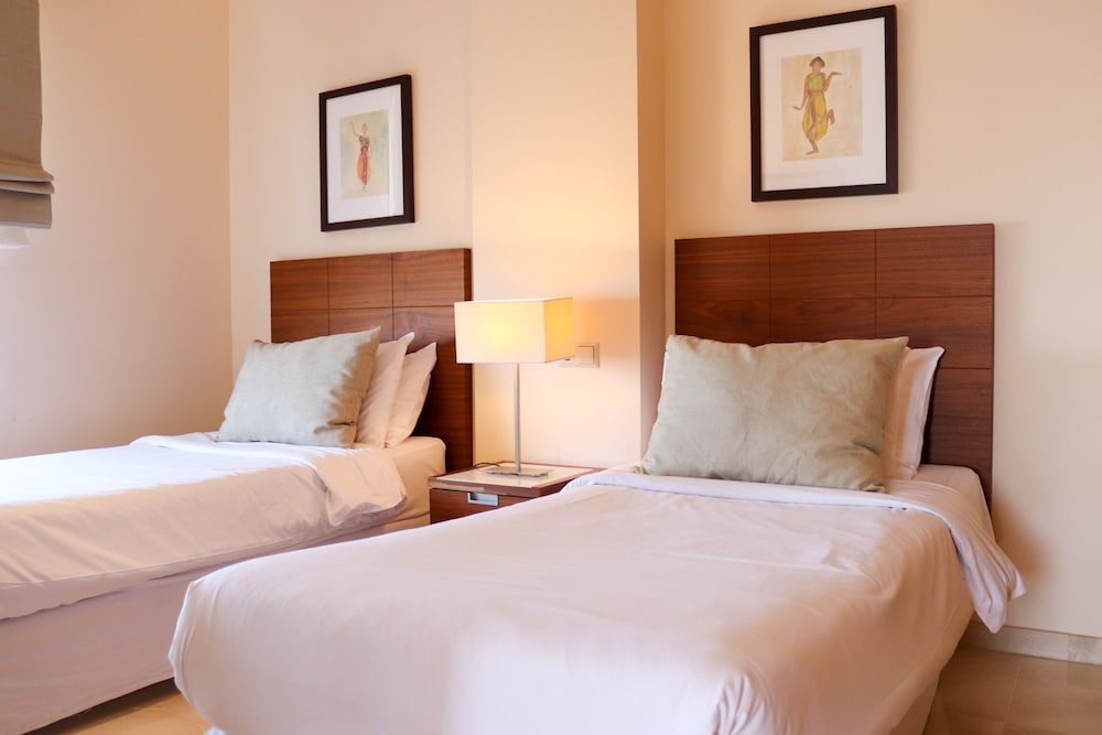 

Roma - La Cala de Mijas - Ramada Hotel & Suites by Wyndham Costa del Sol Fuengirola