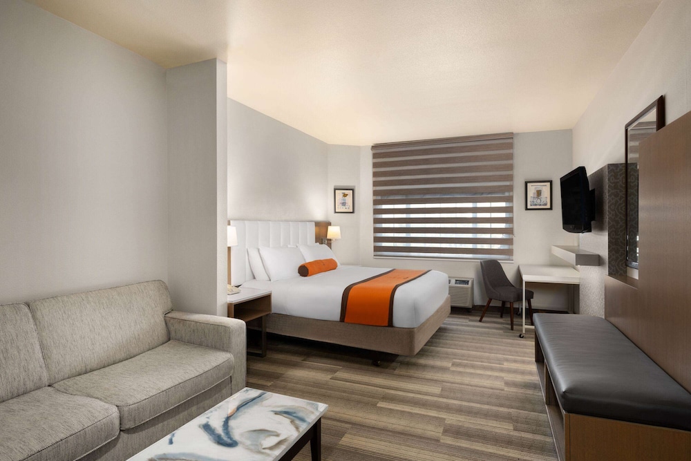 

Roma - Anaheim (CA) - Hotel Marguerite, Trademark Collection by Wyndham