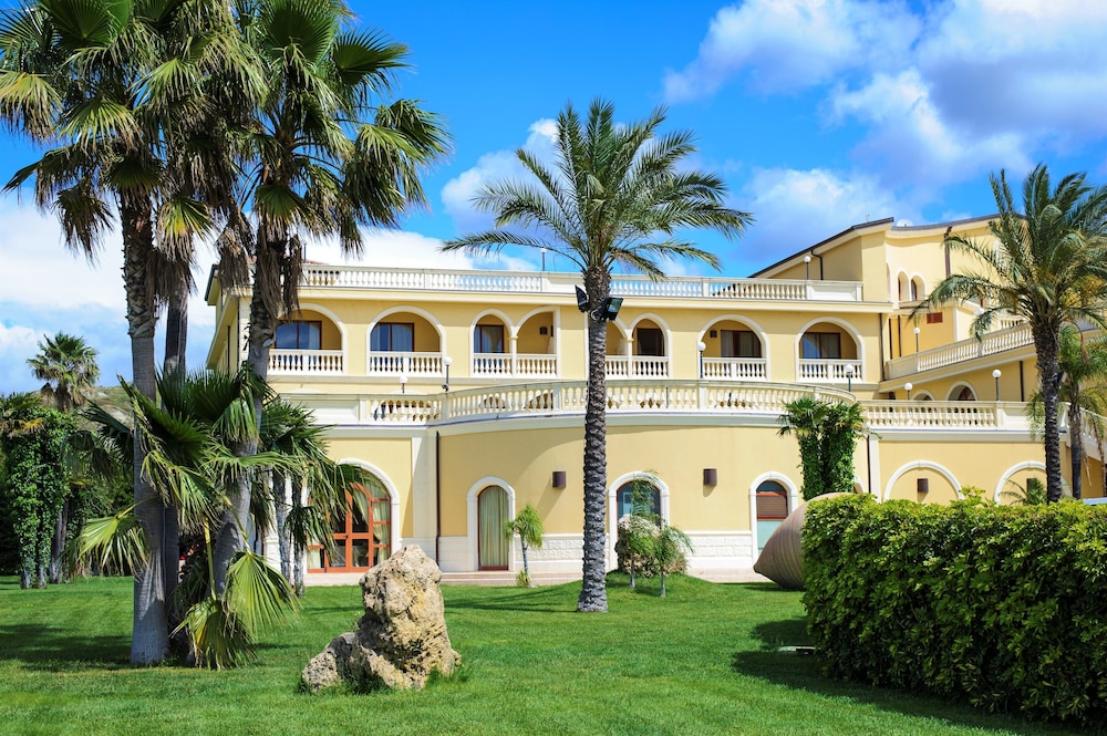 

Bari - Roccella Jonica - Parco dei Principi Hotel Resort