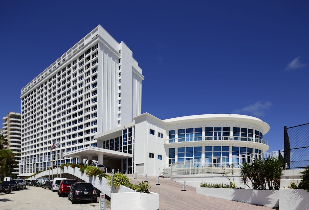 

Milano - Surfside - New Point Miami Beach Apartments