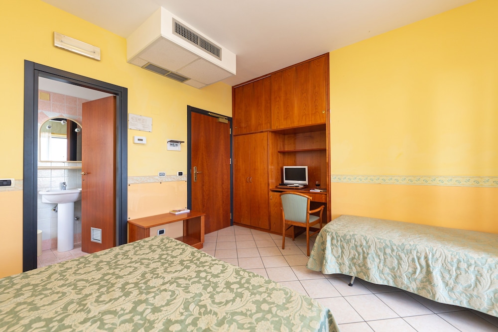 

Roma - Costa Abruzzo, Mare Italia - HOTEL ROMA
