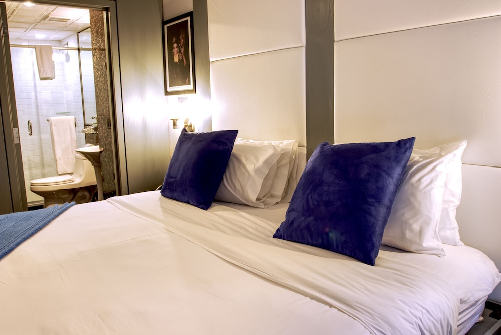 

Verona - Brooklyn (NY) - The Ridge Hotel