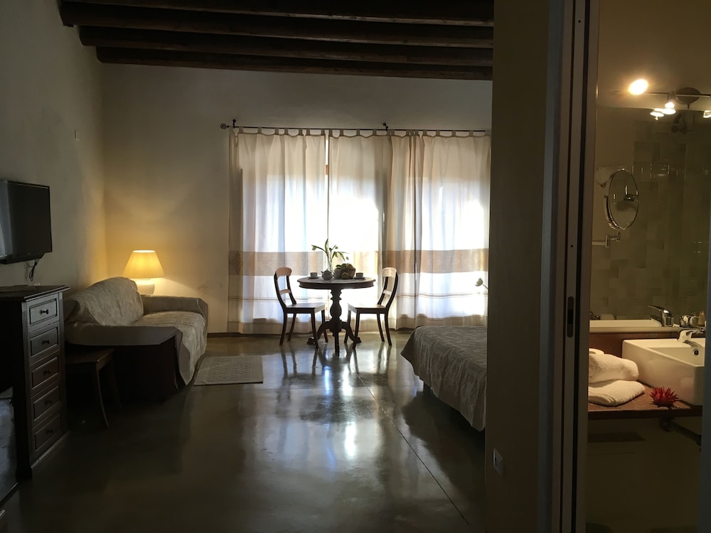 

Pisa - Bosa - Corte Fiorita Albergo Diffuso