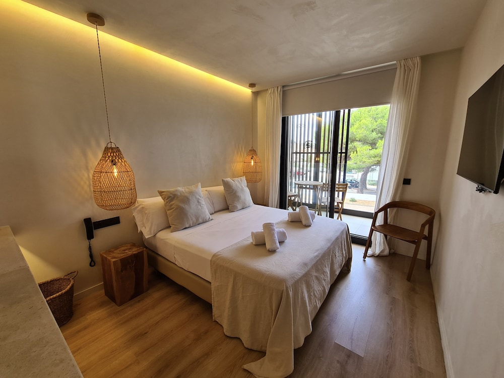 

Roma - Es Migjorn Gran - S´Estancia Suites