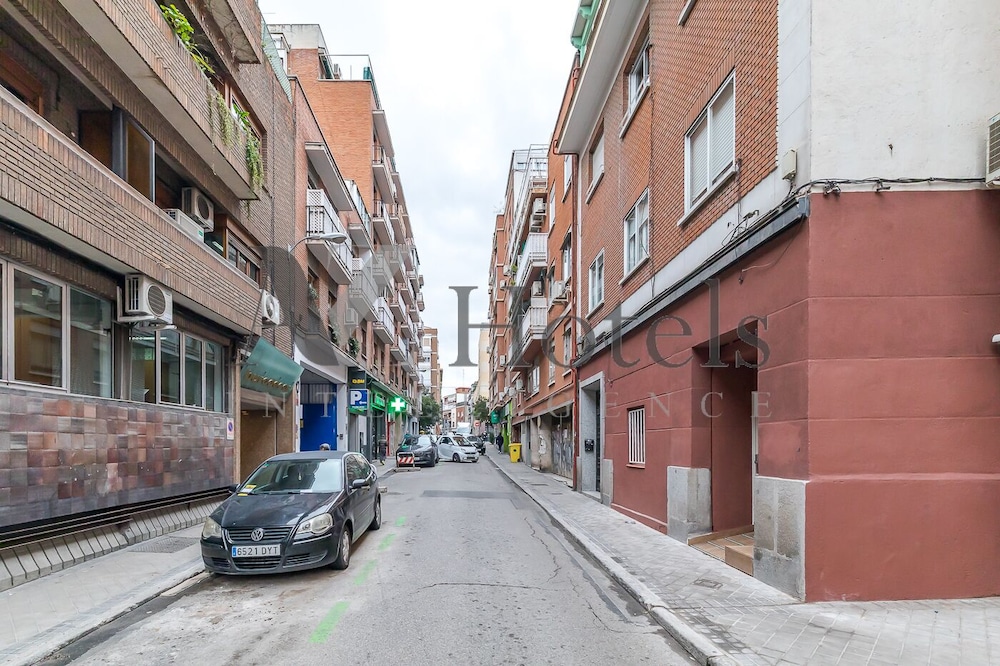 

Napoli - Madrid - AYZ Luis Cabrera-Auto check-in property