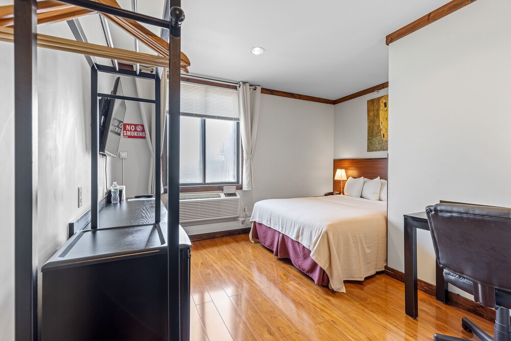 

Milano - East Elmhurst - LIC Hotel