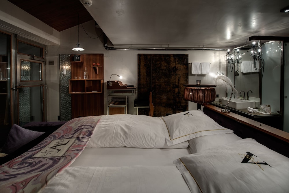

Napoli - Zermatt - Backstage Boutique SPA Hotel