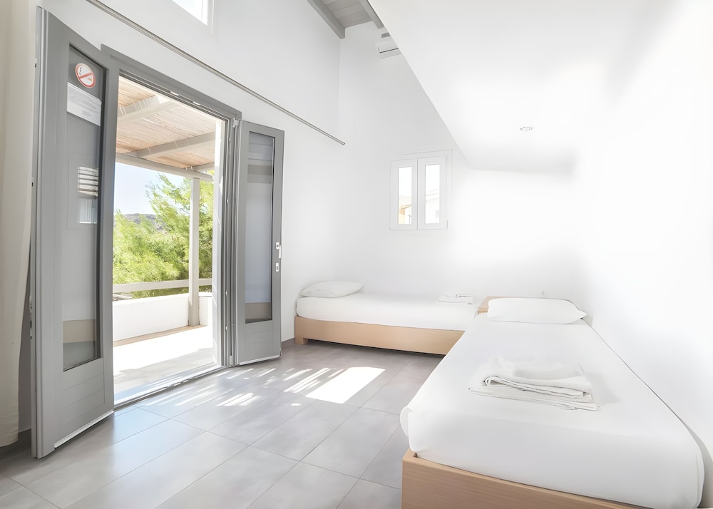

Bologna - Ios, Isole Greche - Far Out Beach Club Resort & Camping