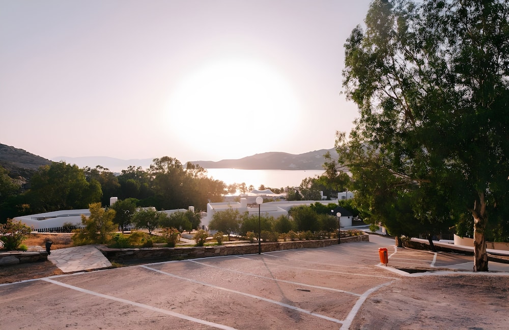

Roma - Agia Theodoti - Far Out Beach Club Resort & Camping