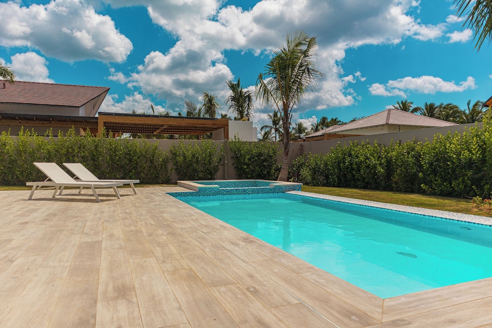 

Lamezia Terme - Bayahibe - TRACADERO Beach Club and Holidays Rentals