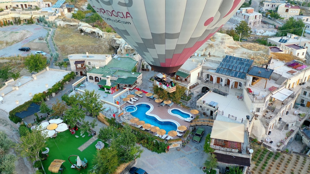 

Bologna - Ürgüp - Holiday Cave Hotel