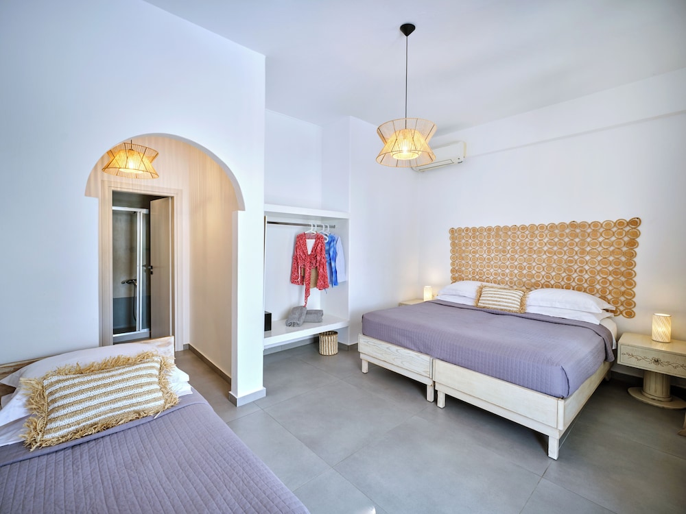 

Roma - Naousa, Paros - Mersina Exclusive