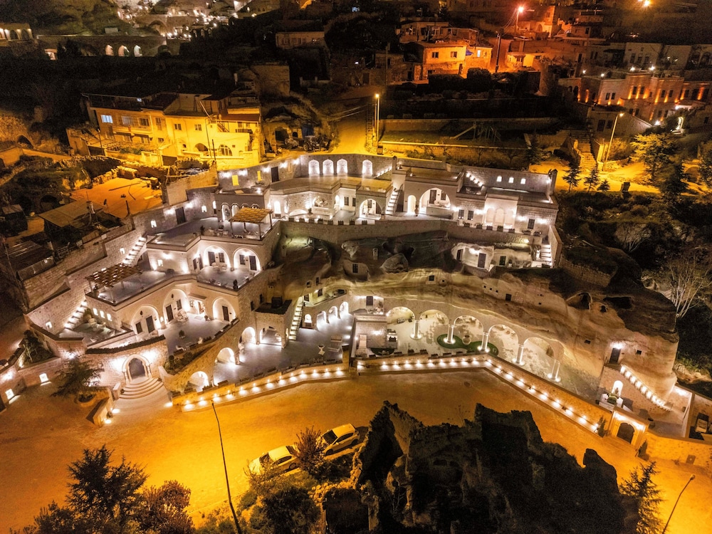 

Roma - Ürgüp - Signature Cave Premium Suites
