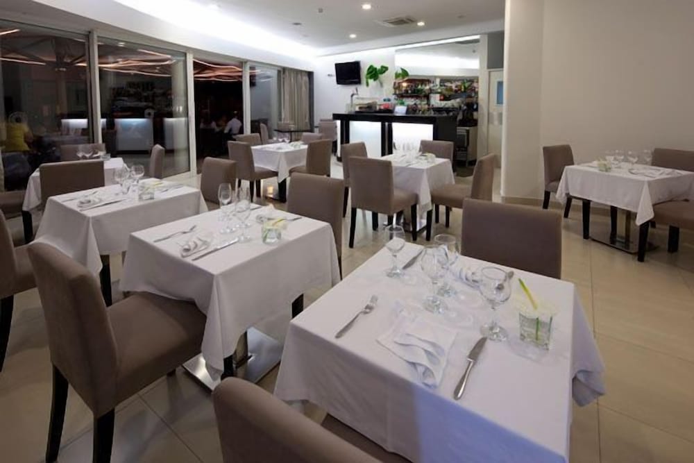 

Bologna - Machico - Hotel White Waters