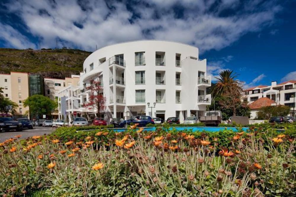 

Milano - Porto da Cruz - White Waters Hotel