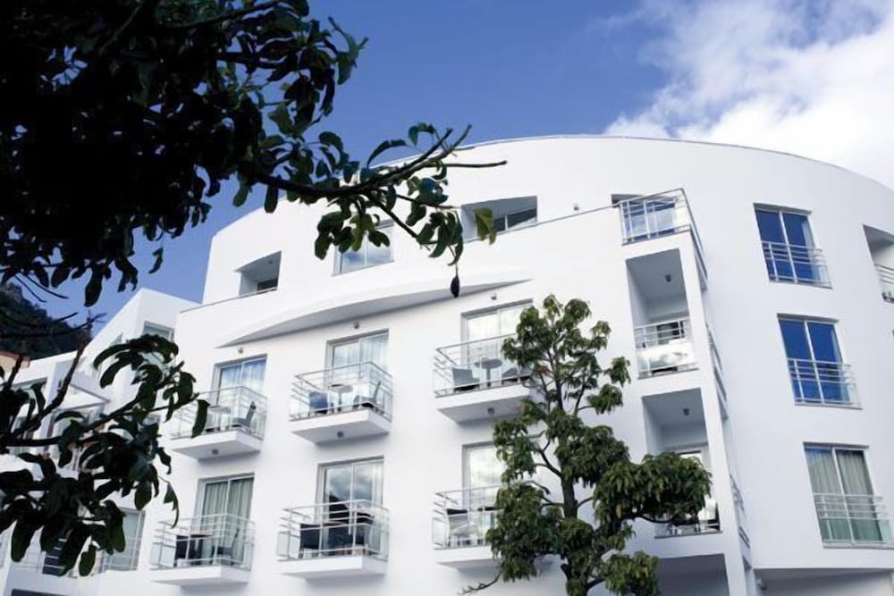

Milano - Porto da Cruz - White Waters Hotel
