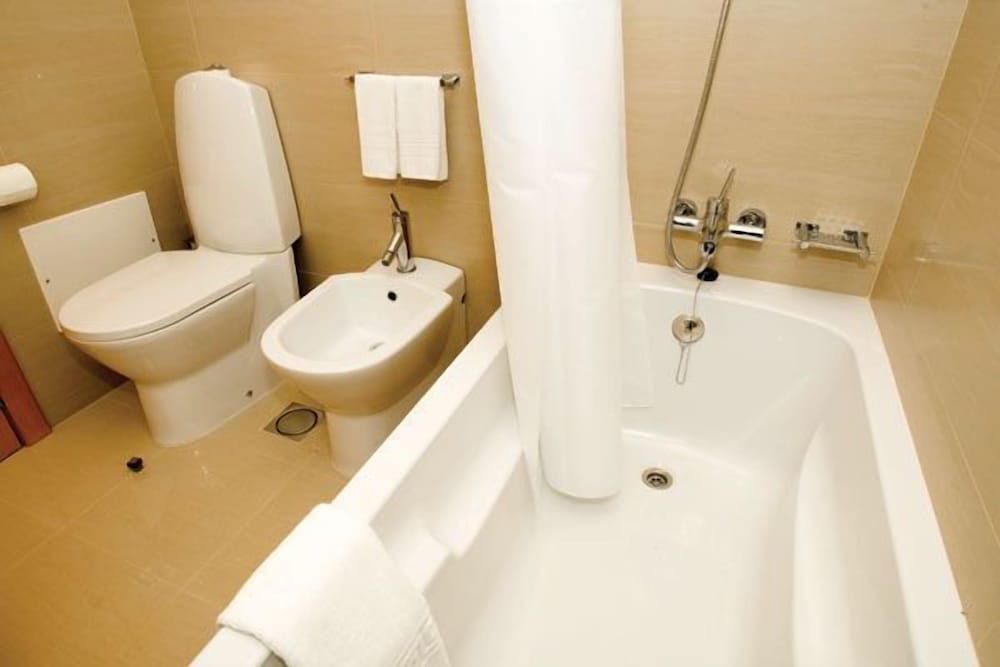 

Bologna - Caniçal - White Waters Hotel