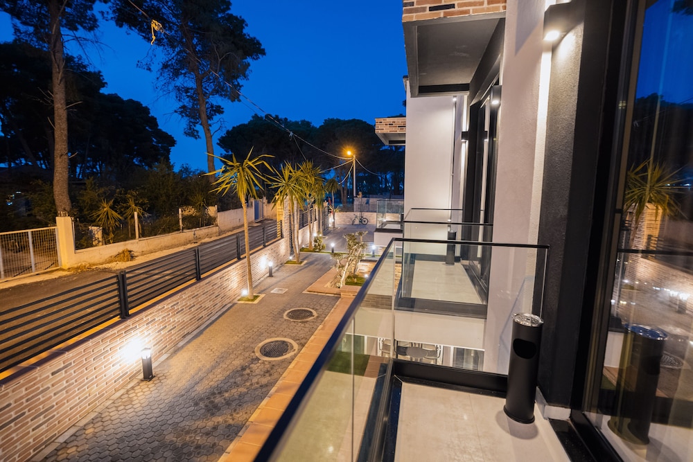 

Bologna - Valona - Hotel Beke