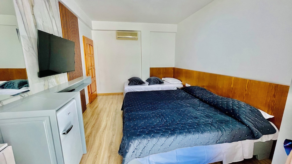 

Catania - Tirana - Hotel Drinos