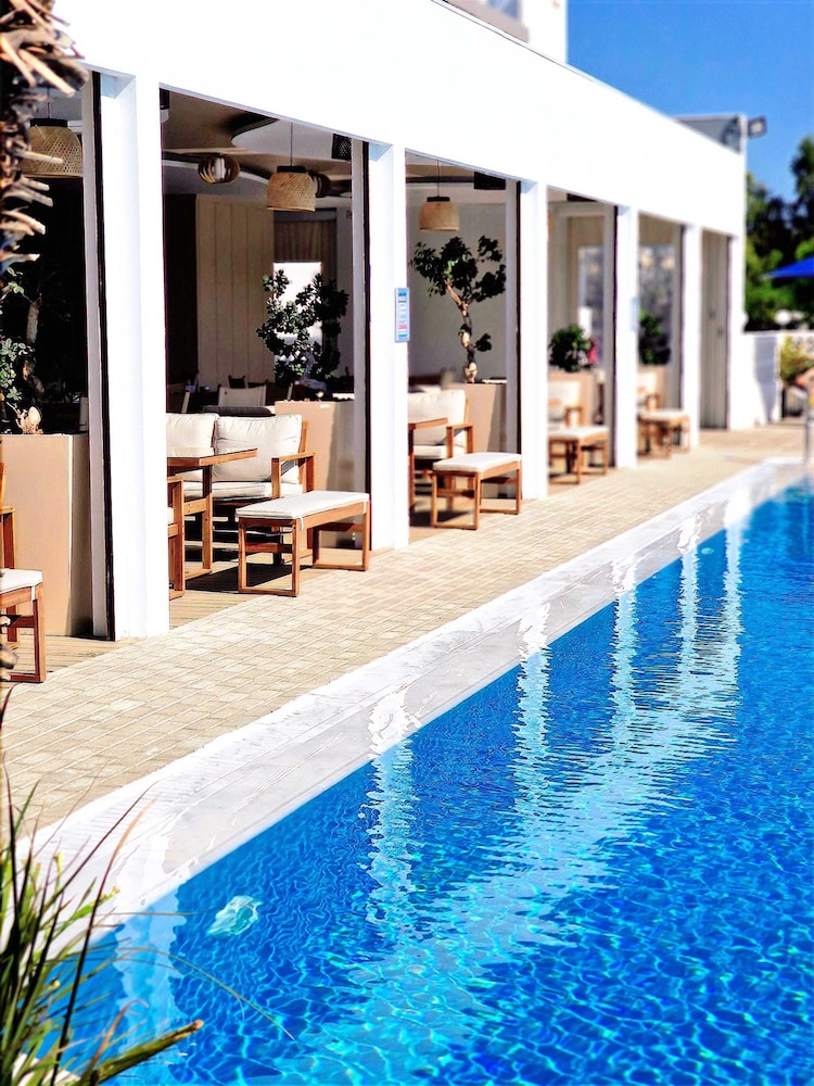 

Milano - Pyla - Sveltos Hotel
