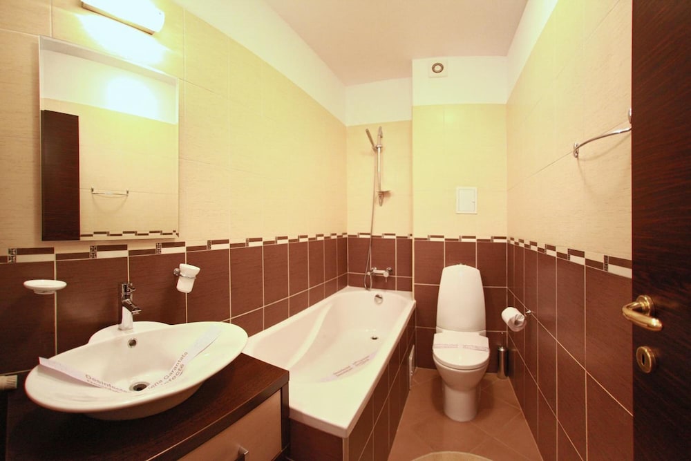 

Roma - Otopeni - Monte Carlo Palace Suites