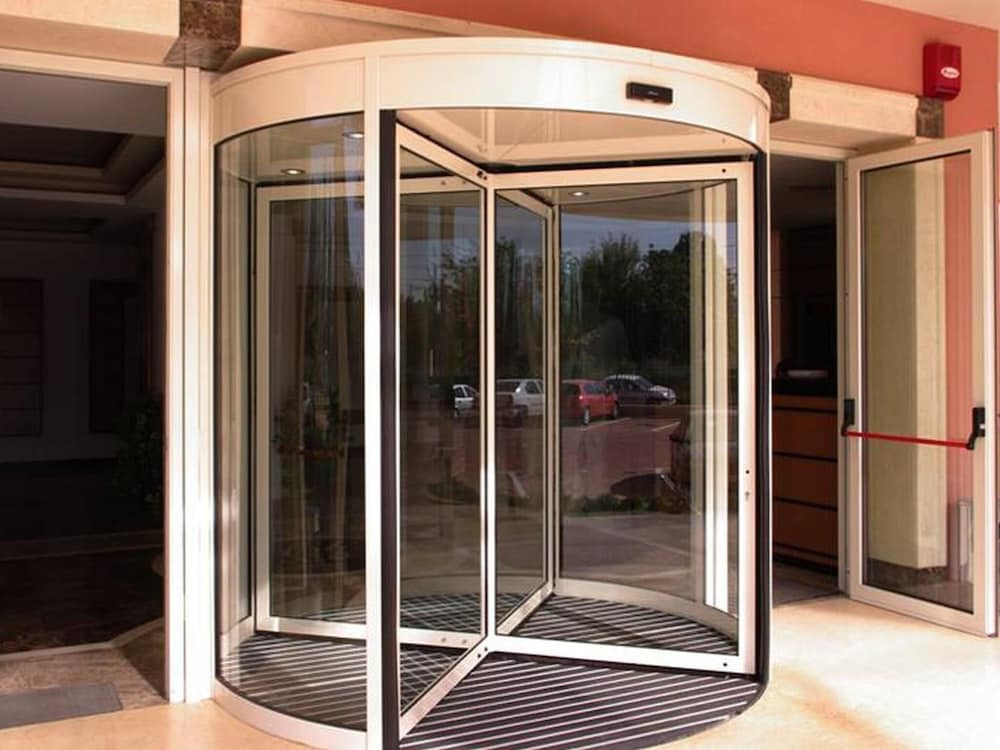 

Bari - Otopeni - Monte Carlo Palace Suites