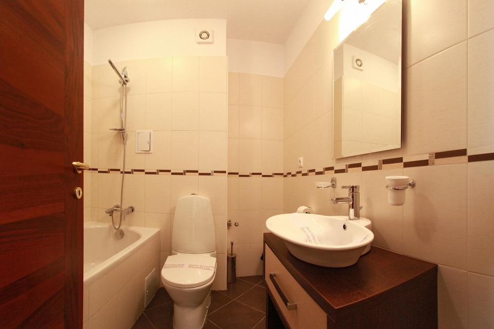

Bari - Otopeni - Monte Carlo Palace Suites