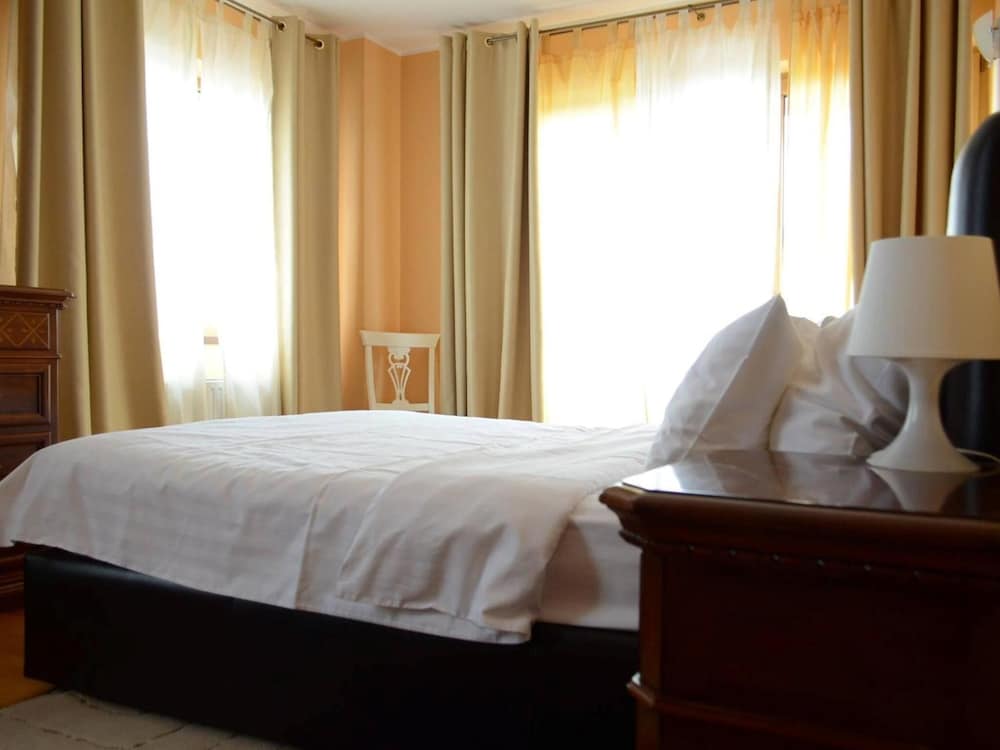 

Napoli - Otopeni - Monte Carlo Palace Suites