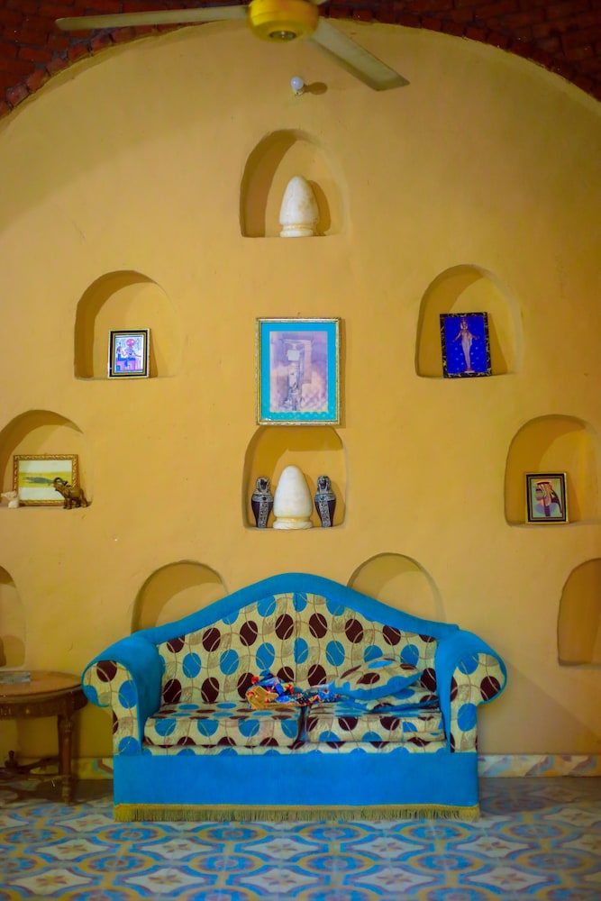 

Milano - Luxor - Sekhmet Retreat Centre