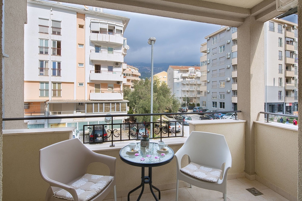 

Milano - Costa Montenegro - Le Marc Guest house